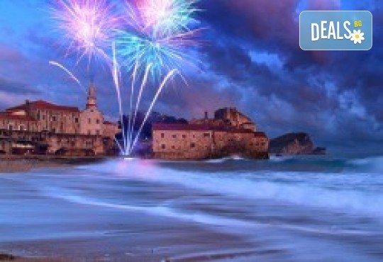 Нова година 2022 на Черногорската ривиера с България Травъл! 4 нощувки, 4 закуски и 3 вечери в Hotel Palma 4*+ в Тиват, транспорт и екскурзия до Дубровник и Котор - Снимка 1
