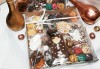 Подаръчен сет Шоколадова Коледа! Кутия с коледни лакомства, голям ръчно правен шоколад с декорация, домашни бонбони, шоколадови трюфели, френски макарони от MAGNIFIQUE - thumb 4
