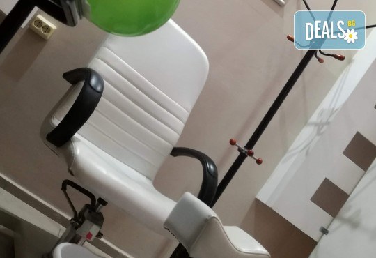 Иновативна фотон лазер терапия за коса с ботокс, хиалурон, кератин, арган, измиване, флуид с инфраред преса и оформяне със сешоар в Женско царство в Центъра - Снимка 4