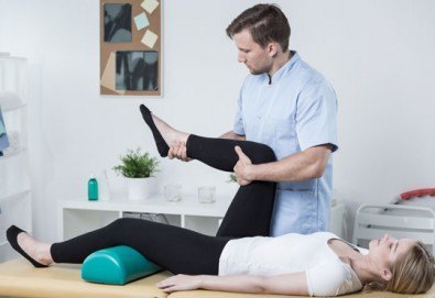 70-минутен лечебен масаж на цяло тяло при травматични, ортопедични, неврологични, ставни заболявания и преглед от професионален физиотерапевт + лазертерапия или инверсионна терапия в студио Samadhi - Снимка