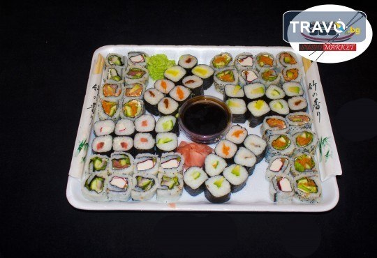 Апетитно и изгодно предложение! 64 суши хапки с пушена сьомга, авокадо, филаделфия и херинга от Sushi Market - Снимка 1