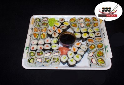 Вкусно предложение на супер цена! 64 суши хапки с пушена сьомга, скариди, сурими, филаделфия и авокадо от Sushi Market - Снимка