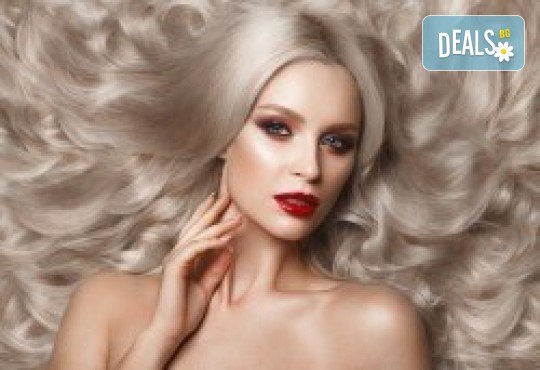3 в 1 Хиалурон, кератин и колаген + подстригване с гореща ножица и прическа със сешоар в Студио Хармония - Снимка 1