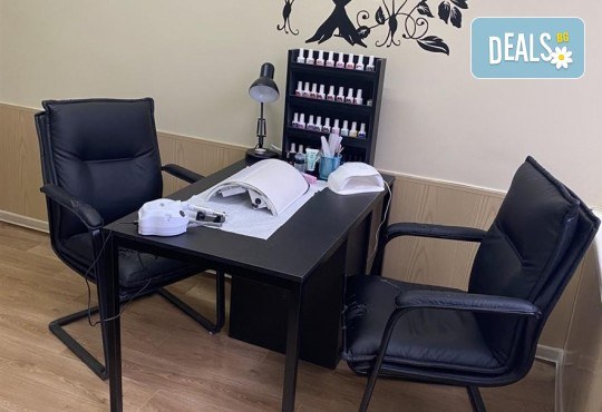 Безупречна визия! Маникюр с гел лак, сваляне на стар гел лак и 2 декорации по желание в студио Smile Nails в Красно село - Снимка 7