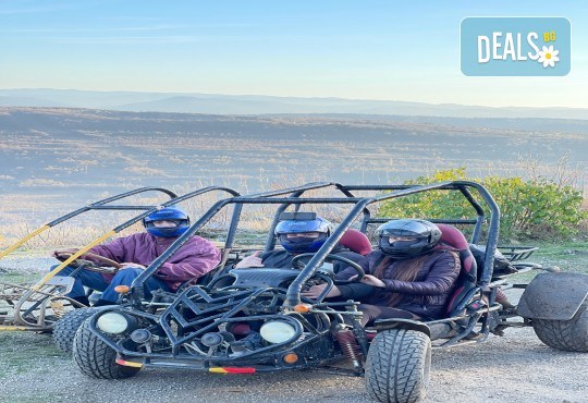 Офроуд разходка с бъги! Адреналин и смайващи гледки по неравните склонове на Арбанаси и Вековният Търновград, от ХилВил - Снимка 8