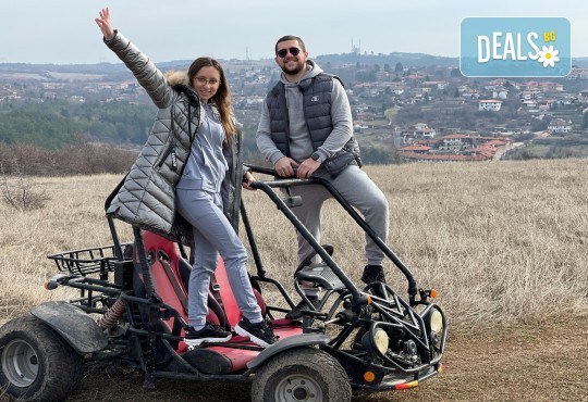 Офроуд разходка с бъги! Адреналин и смайващи гледки по неравните склонове на Арбанаси и Вековният Търновград, от ХилВил - Снимка 6