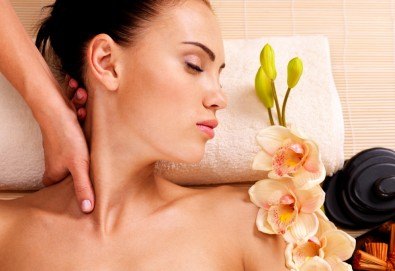 90 минутен дамски пакет Дива Роза - китайски козметичен и точков масаж на лице, шия деколте и грижа за ръце в център GreenHealth - Снимка