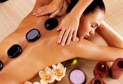 120-минутен Spa Mix Изток-Запад! Релаксиращ масаж на тяло с какаово масло и пилинг с кафе, Hot Stone терапия, китайски масаж на лице, шия деколте в център GreenHealth - Снимка