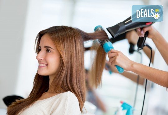 Актуална прическа! Подстригване, терапия по избор и оформяне на косата със сешоар във Фризьорски салон Никол - Снимка 4