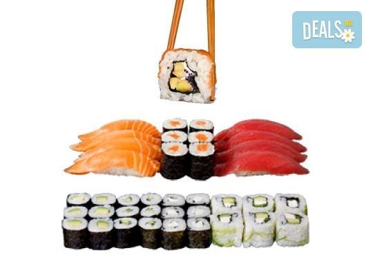 Екзотичен суши сет Киото с 45 броя суши хапки със сьомга, скумрия, сурими и скарида от Sushi King - Снимка 1