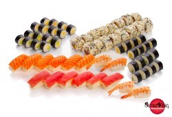 Суши сет Сайонара със 70 броя хапки със сьомга, скариди, такуан, манго, авокадо от Sushi King - Снимка
