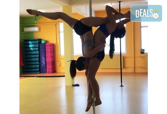 Забавлявайте се и бъдете във форма! 3 или 5 тренировки по Pole Dance - танци на пилон в Pro Sport клуб, Варна - Снимка 4
