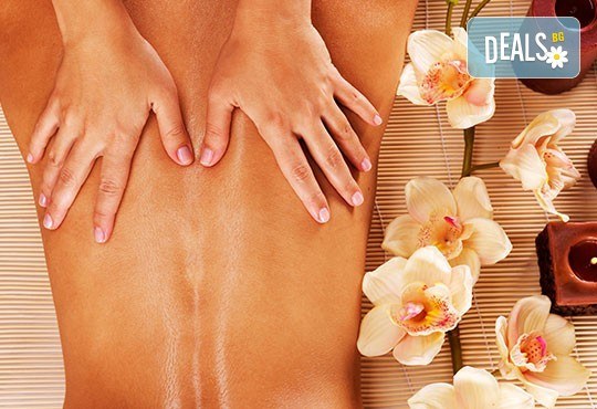 60-минутен лечебен масаж на цяло тяло с етерично масло от лайка, папая или магнезий, плюс зонотерапия в PZ Beauty Studio & Academy - Снимка 1