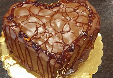 Торта Шоколадово сърце с 8, 12 или 16 парчета от Сладкарница Джорджо Джани - Снимка