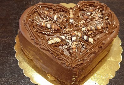 Торта Шоколадово сърце с 8, 12 или 16 парчета от Сладкарница Джорджо Джани - Снимка