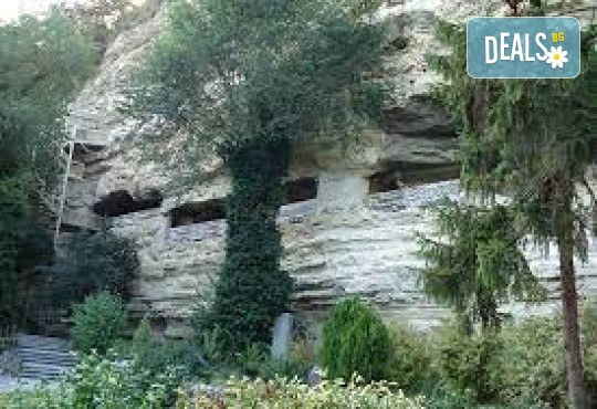 Мини почивка на Северното Черноморие! 2 нщувки, закуски, посещение на Нос Калиакра, Мидената Ферма Дълбока, Аладжа манастир, плаж и транспорт от Рикотур - Снимка 11