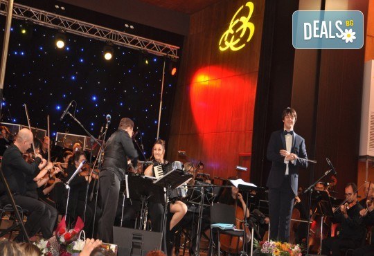 Концерт на 28.07. на Веско Ешкенази, Вероника Тодорова и Плевенската филхармония с диригент маестро Георги Милтиядов в Лятно кино, Ямбол - Снимка 9