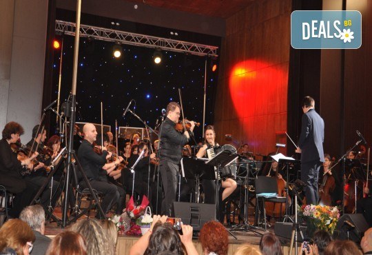 Концерт на 25.07. на Веско Ешкенази, Вероника Тодорова и Плевенската филхармония с диригент маестро Георги Милтиядов в Летен театър, Бургас - Снимка 12