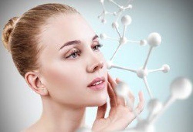 Анти ейдж процедура с дермапен, почистване на лицето, обработване с нано игли и хиалуронови серуми на отпуснатите зони, като се стимулира производството на колаген, в Makeup & Beauty Private Studio - Снимка