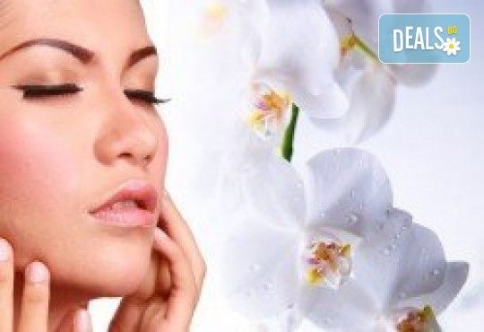 Анти ейдж процедура с дермапен, почистване на лицето, обработване с нано игли и хиалуронови серуми на отпуснатите зони, като се стимулира производството на колаген, в Makeup & Beauty Private Studio - Снимка 3