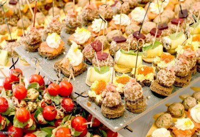 За Вашия празник! Сет 110 коктейлни хапки, 4 вида, аранжирани и декорирани от Bruschette Italian bistro - Снимка