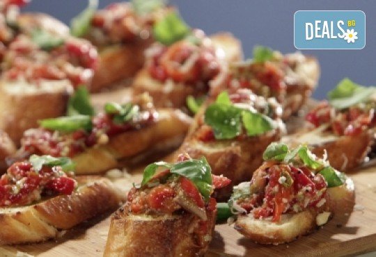 За Вашия празник! Сет брускети 30/60 броя, 3 вида, аранжирани и декорирани от Bruschette Italian bistro - Снимка 1