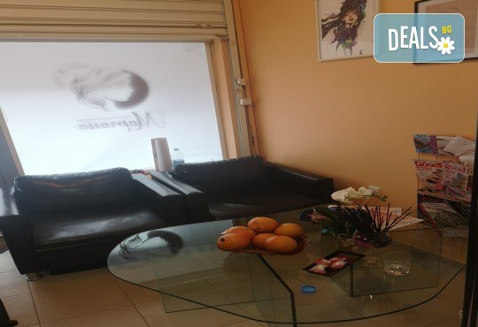 Поглезете сетивата си с лимфо – дренажен масаж на лице + маска в Козметично Студио Маргана - Снимка 3