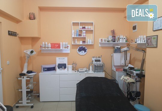 Поглезете сетивата си с лимфо – дренажен масаж на лице + маска в Козметично Студио Маргана - Снимка 5