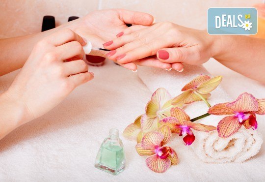 Маникюр с гел лак и две декорации! Богат каталог цветове Gel.it или BlueSky в Студио Хармония - Снимка 4