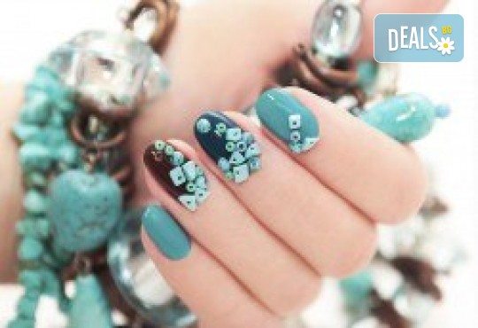 Маникюр с гел лак и две декорации! Богат каталог цветове Gel.it или BlueSky в Студио Хармония - Снимка 2