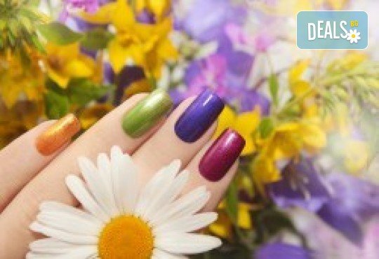 Маникюр с гел лак и две декорации! Богат каталог цветове Gel.it или BlueSky в Студио Хармония - Снимка 1