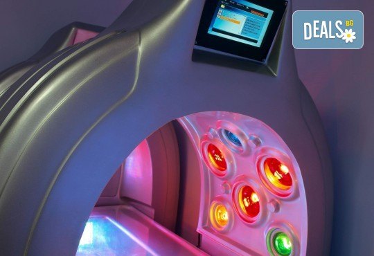 Космическо СПА преживяване! СПА капсула с LED светлина, цялостен релаксиращ масаж с шоколад или боровинка и терапия за лице от Senses Massage & Recreation - Снимка 4