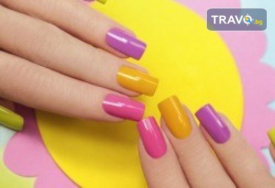 Супер оферта! Дълготраен маникюр с гел лак BlueSky или Shellac в The Castle of beauty в центъра на София - Снимка 2