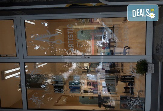 Дълготрайни и красиви цветове! Маникюр с гел лак, ноктопластика с гел изграждане или педикюр с гел лак в Артистик Студио - Снимка 11