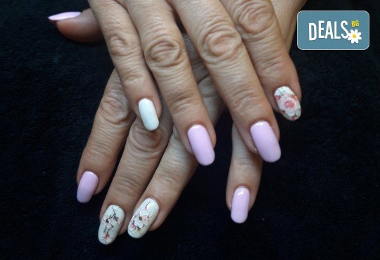Дълготрайни и красиви цветове! Маникюр с гел лак, ноктопластика с гел изграждане или педикюр с гел лак в Артистик Студио - Снимка 5