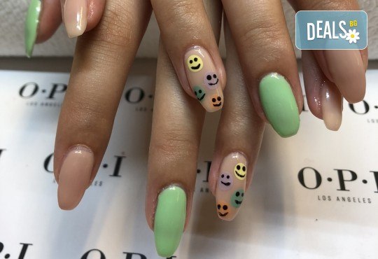 Дълготрайни и красиви цветове! Маникюр с гел лак, ноктопластика с гел изграждане или педикюр с гел лак в Артистик Студио - Снимка 4