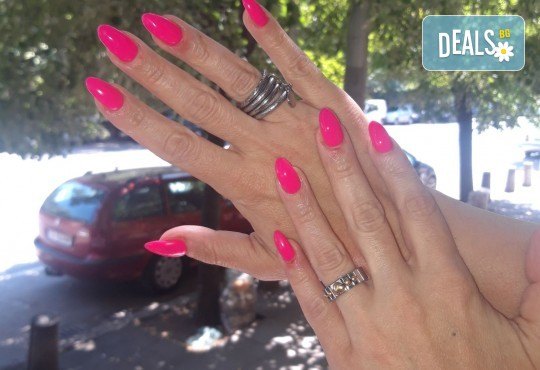 Дълготрайни и красиви цветове! Маникюр с гел лак, ноктопластика с гел изграждане или педикюр с гел лак в Артистик Студио - Снимка 6