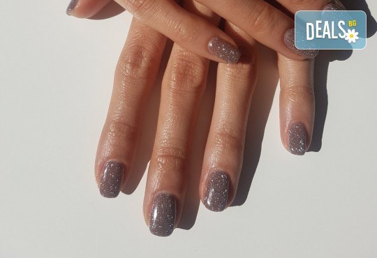 Дълготрайни и красиви цветове! Маникюр с гел лак, ноктопластика с гел изграждане или педикюр с гел лак в Артистик Студио - Снимка 7