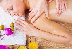 Релаксиращ или класически масаж на цяло тяло с етерични масла в Beauty studio Platinum - Снимка