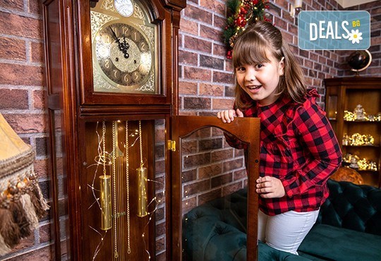 Запечатайте празничните мигове със семейството си! Професионална Коледна фотосесия в студио с 2 декора и 50-70 обработени кадъра от Chapkanov photography - Снимка 5