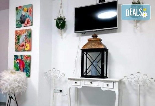 Гръб или цяло тяло! СПА терапия Шампанско и ягоди или Шоколад, релаксиращ кралски масаж, нежен пилинг с натурален ексфолиант и бадемово масло в Wellness Center Ganesha - Снимка 8