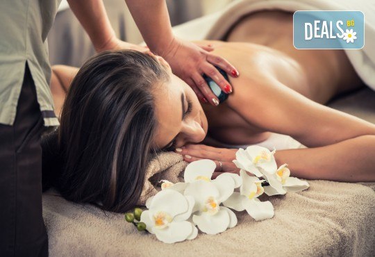 Гръб или цяло тяло! СПА терапия Шампанско и ягоди или Шоколад, релаксиращ кралски масаж, нежен пилинг с натурален ексфолиант и бадемово масло в Wellness Center Ganesha - Снимка 3