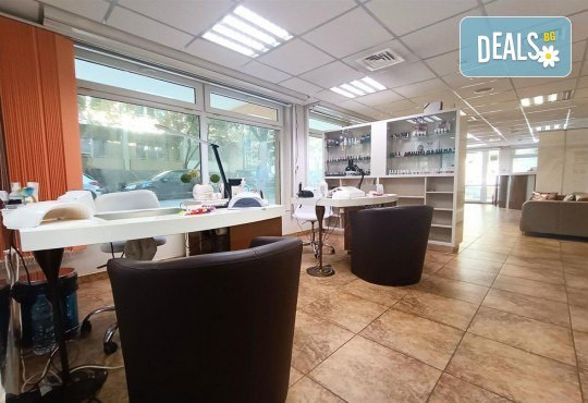 Неустоимо предложение за гр. Варна! Ноктопластика / изграждане с висок клас материали - акрил или гел Clarissa от Beauty Center Melissima, Варна - Снимка 12