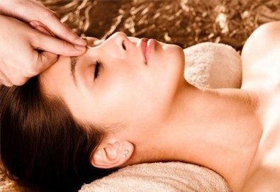 Мануално почистване на лице, маска според типа кожа, йонофореза; козметичен масаж, дарсонвал, вакуум и нанасяне на крем в Senses Massage & Recreation! - Снимка