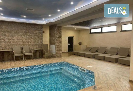 Посрещане на Нова година в хотел Жаки, Кранево! 2 или 3 нощувки с или без транспорт, закуски, празнична вечеря и СПА от Рикотур - Снимка 2