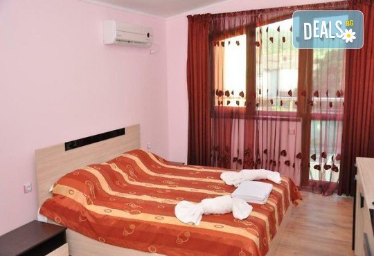 Посрещане на Нова година в хотел Жаки, Кранево! 2 или 3 нощувки с или без транспорт, закуски, празнична вечеря и СПА от Рикотур - Снимка 4