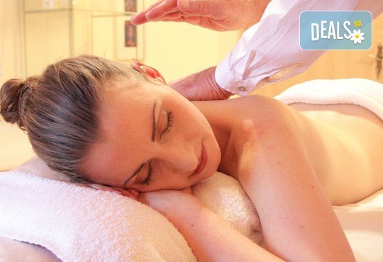 Релаксиращ или класически масаж на цяло тяло с етерични масла в Beauty studio Platinum - Снимка 2