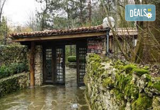 Парад на лалето в Балчик! 1 нощувка, посещение на нос Калиакра, Аладжа манастир и транспорт от Рикотур - Снимка 9