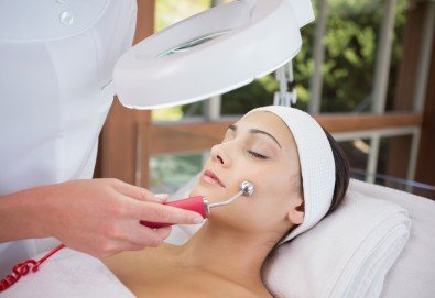 Подмладяващо почистване на лице с дермабразио, механична екстракция, RF лифтинг и серуми, от Esthetic Center Adoree - Снимка