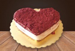 Торта сърце Червено кадифе с млечен крем, 8, 12 или 16 парчета от Сладкарница Джорджо Джани - Снимка
